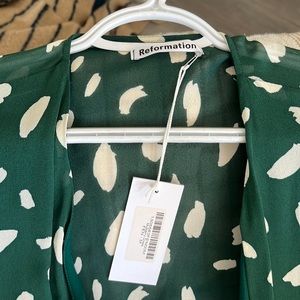 REFORMATION DRESS. NWT. SIZE MEDIUM. MULBERRY DRESS-FENOOM